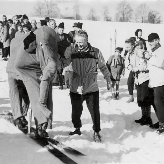 Gamle glimt: Da en elefant kjørte ned Rognstadbakken