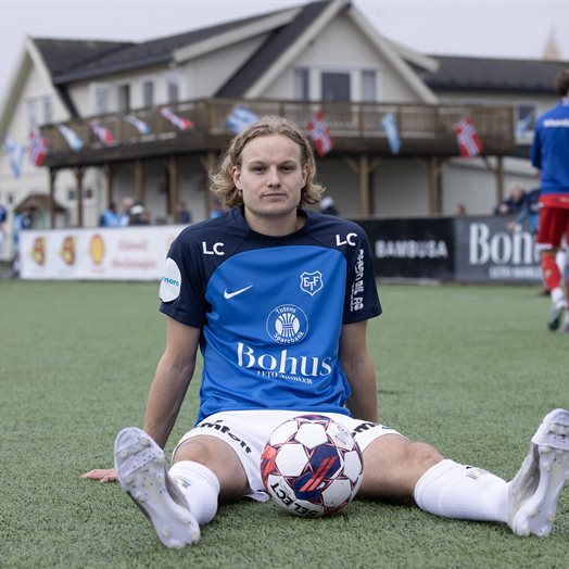 10 år gamle Stian med utstoppet ørret over pianoet i stua: - Nå ligger den i boden