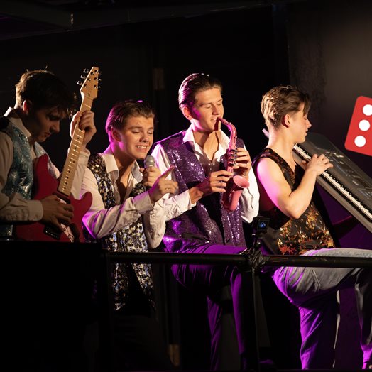 Russerevy til terningkast seks!