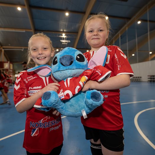 Håndballfest i Råholthallen: - Maskoten vår heter Stitch
