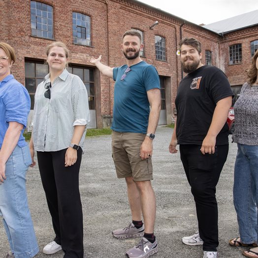 Inviterer til Kortreist sommerkonsert i fabrikk fra 1894