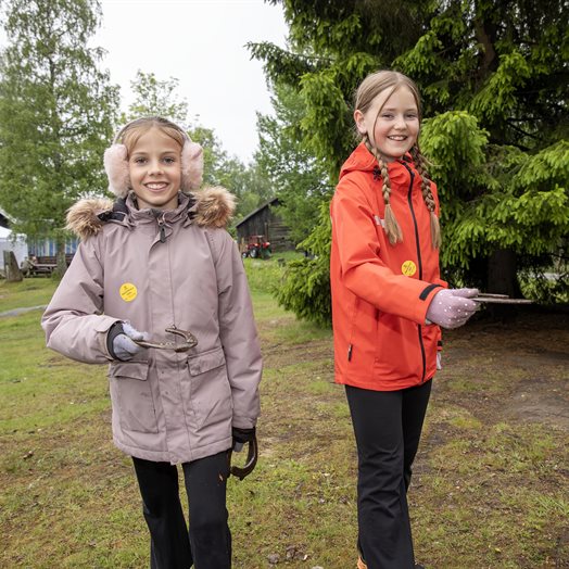 Regntungt og lite folk på sesongåpningen av Bygdetunet: - Vi er her for å høre på stjerneskuddene