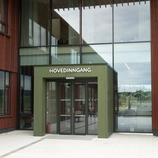 Alexandra Rotan og Stian Carstensen på nye Vilberg skole