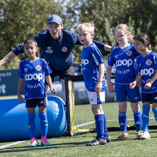 Fotballfest på Myhrer i strålende sol