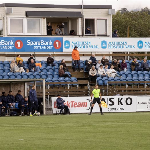 Strikken røyk for glisne tribuner