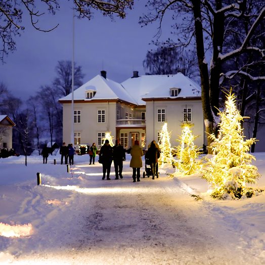 Jul i Eidsvollsbygningen - Gammel tradisjon tas opp igjen
