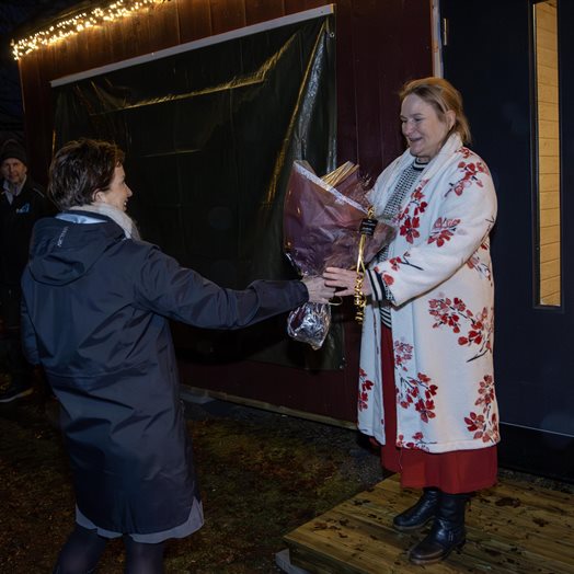 Badstue åpnet i Sundet: Eidsvoll har fått et dampende hus av velvære