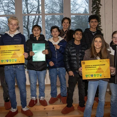 Elever fra Råholt ungdomsskole imponerte i gründerkonkurranse Elever fra Råholt ungdomsskole imponerte i gründerkonkurranse