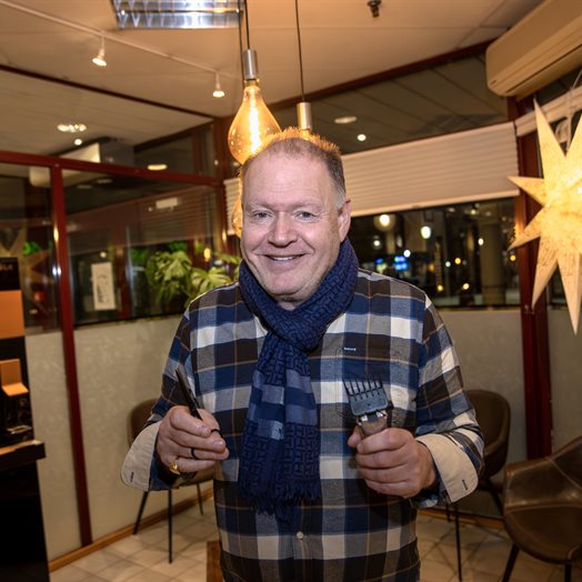 Snart er det slutt for Sven-Erik: Han har fikset både luggen og livskrisa di, ofte samtidig