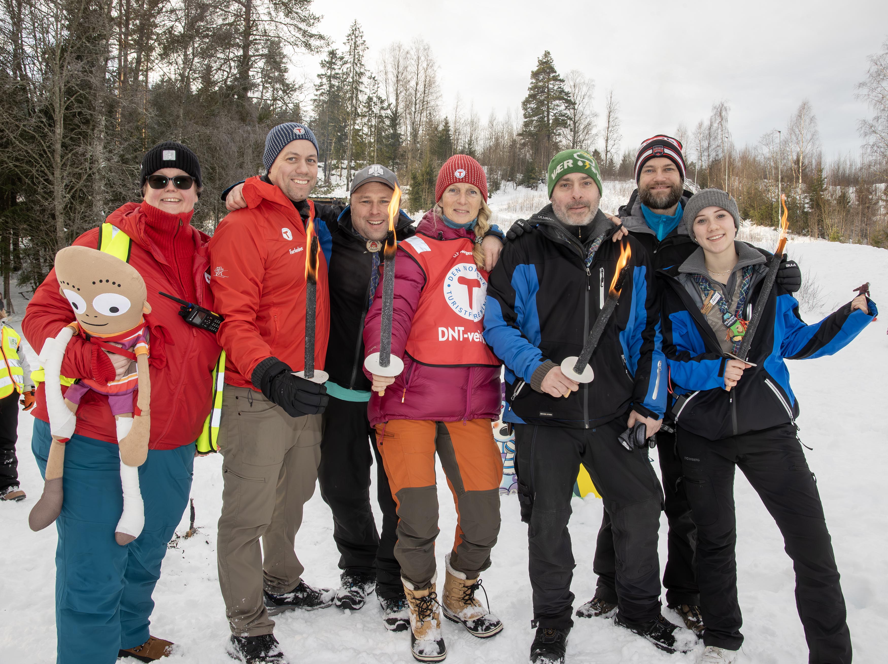 Fra venstre Gunn Tomren (Røde Kors), Stig Gulbrandsen (Eidsvoll Turlag), Anders Bredesen (3. Eidsvoll Speidergruppe), Gro Kjøren (Eidsvoll Turlag), Odd-Erik Bjørgeengen (3. Eidsvoll Speidergruppe), varaordfører Thomas Jacobsson (FrP) og Elina Hvattum ((3. Eidsvoll Speidergruppe) Fra venstre Gunn Tomren (Røde Kors), Stig Gulbrandsen (Eidsvoll Turlag), Anders Bredesen (3. Eidsvoll Speidergruppe), Gro Kjøren (Eidsvoll Turlag), Odd-Erik Bjørgeengen (3. Eidsvoll Speidergruppe), varaordfører Thomas Jacobsson (FrP) og Elina Hvattum ((3. Eidsvoll Speidergruppe)