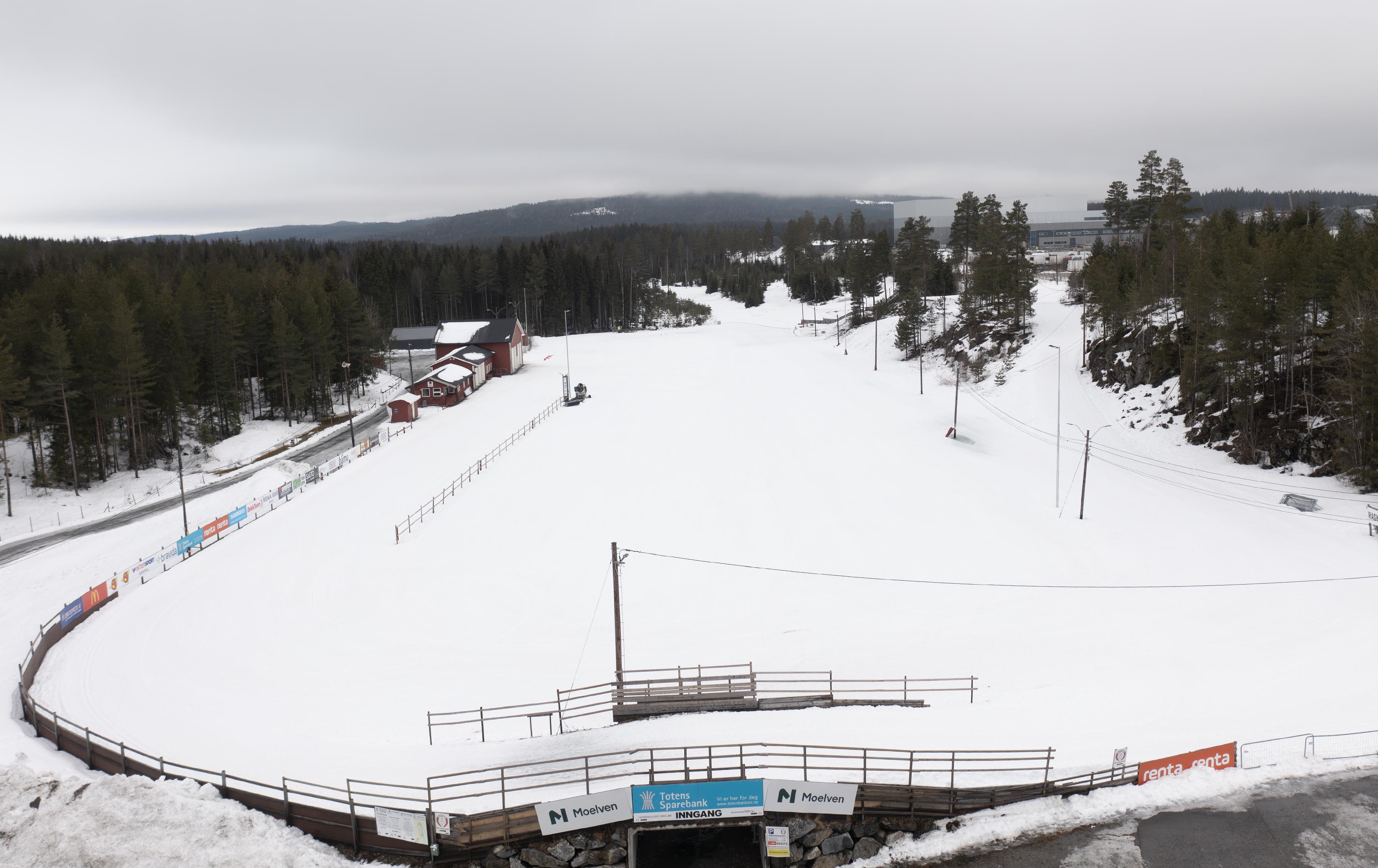 Eidsvold Værks Skiklub kan berolige alle med at det kommer til å bli faste og fine løyper under lørdagens skifest på Eidsvoll Verk Skistadion. Slik så det ut på stadion tre dager før det braker løs Eidsvold Værks Skiklub kan berolige alle med at det kommer til å bli faste og fine løyper under lørdagens skifest på Eidsvoll Verk Skistadion. Slik så det ut på stadion tre dager før det braker løs