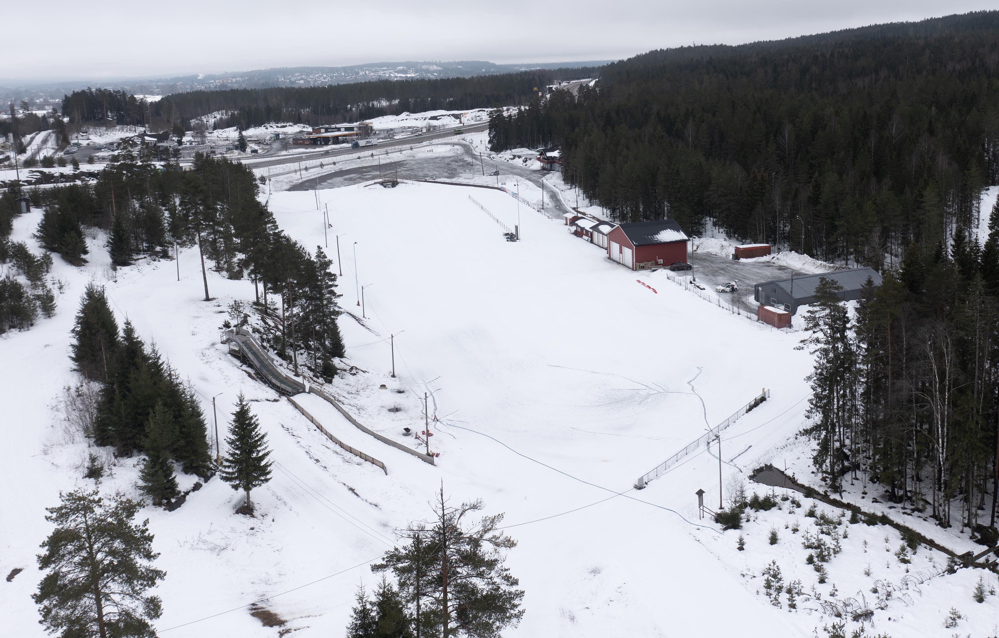 Slik så Eidsvoll Verk Skistadion ut midt på dagen 26. februar 2025 Slik så Eidsvoll Verk Skistadion ut midt på dagen 26. februar 2025