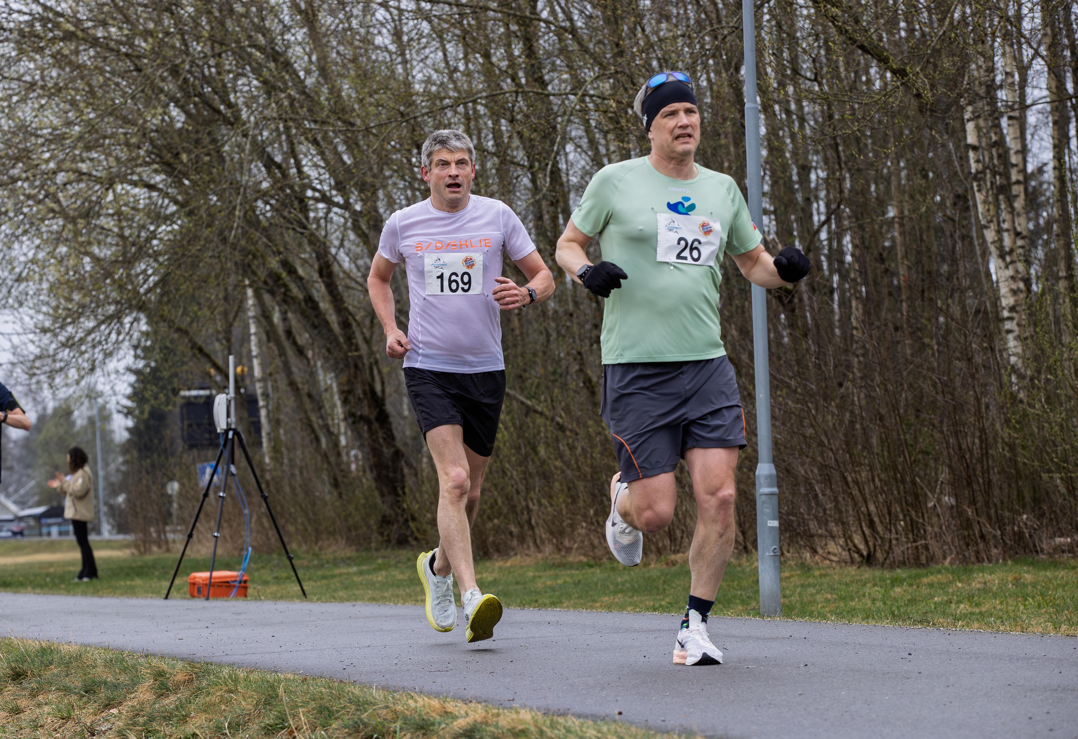 Ole Johan Venger Pedersen bor i Åsleia og løp således skikkelig på hjemmebane