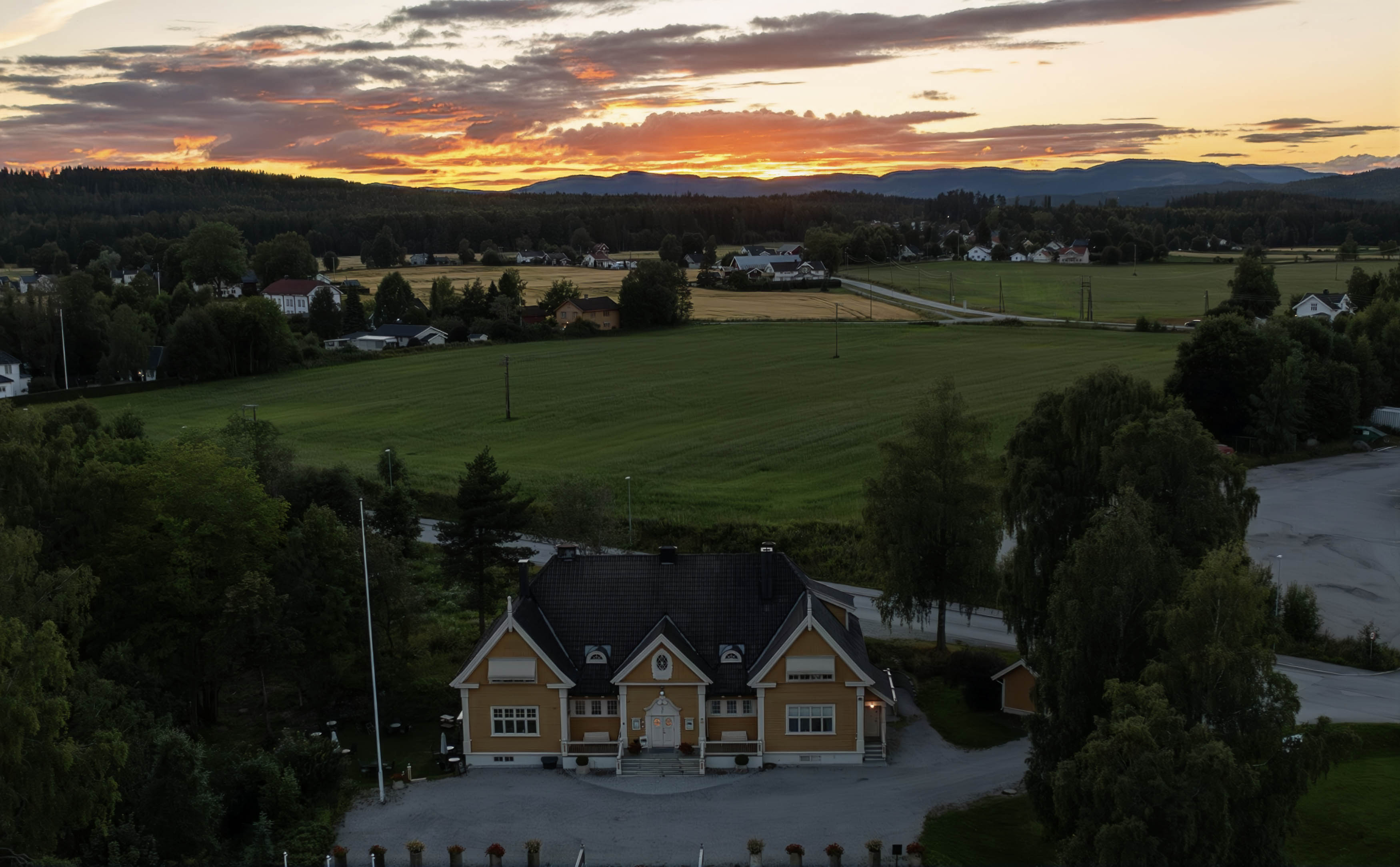 Førstkommende søndag kommer Mats Eilertsen, Tord Gustavsen, Thomas Hvale og Mona Julsrud til Festiviteten på Eidsvoll Verk Førstkommende søndag kommer Mats Eilertsen, Tord Gustavsen, Thomas Hvale og Mona Julsrud til Festiviteten på Eidsvoll Verk
