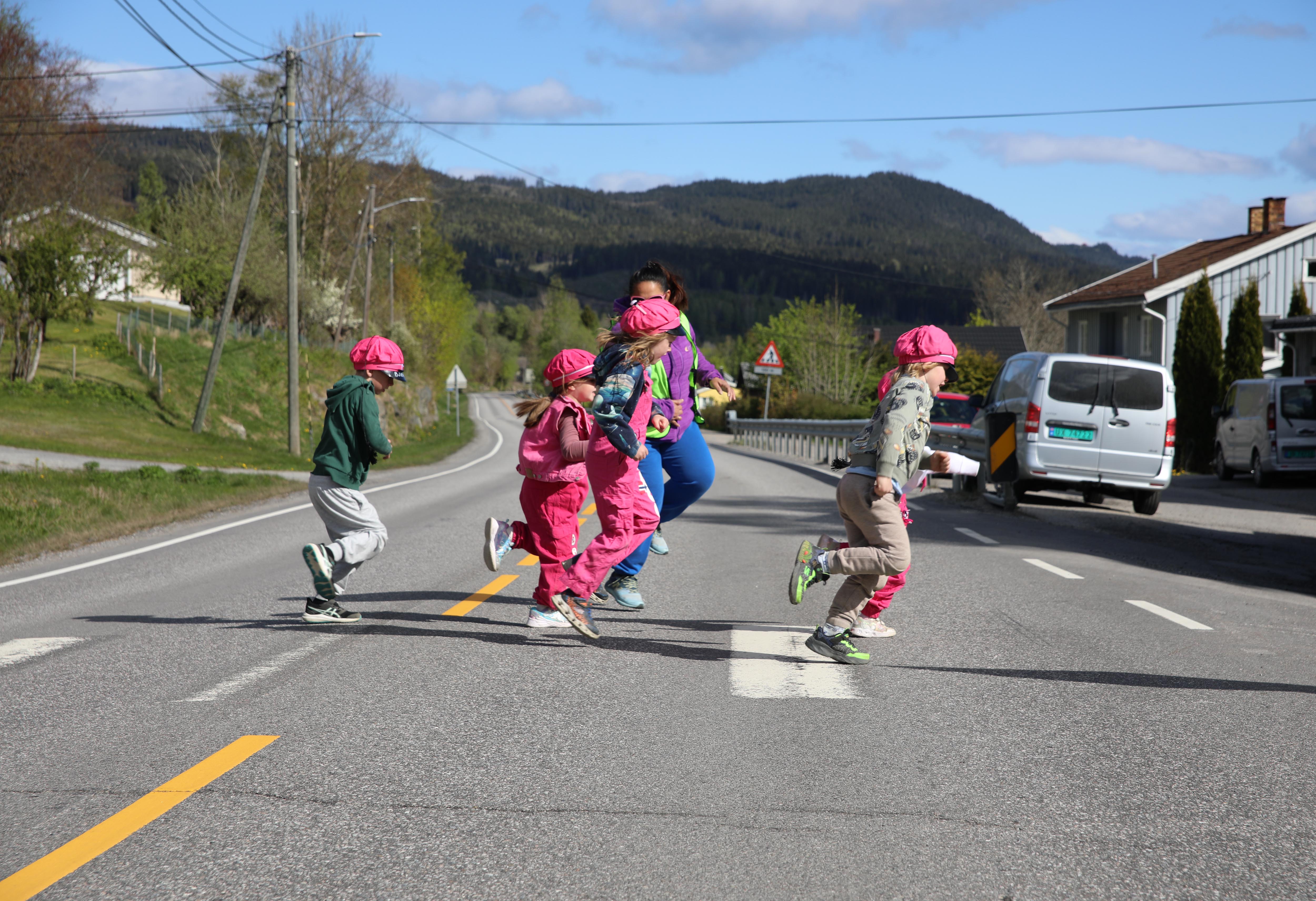 Det passer seg fint med litt hopp og sprett, når man kommer fra 