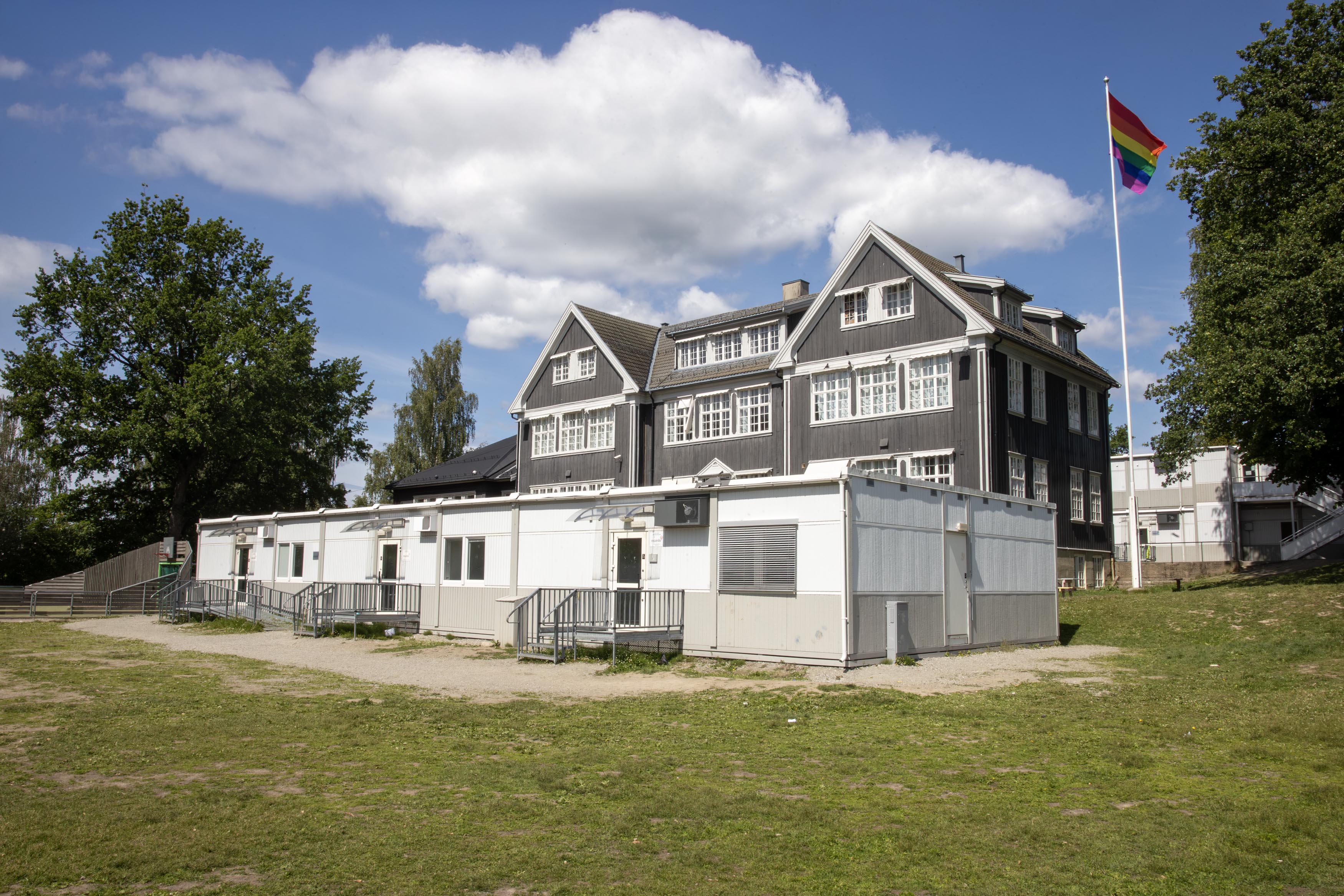 Vilberg barneskole - tegnet av Axel Bjørnstad fra Feiring - sto ferdig i 1923 og ble tatt i bruk i 1924 Vilberg barneskole - tegnet av Axel Bjørnstad fra Feiring - sto ferdig i 1923 og ble tatt i bruk i 1924