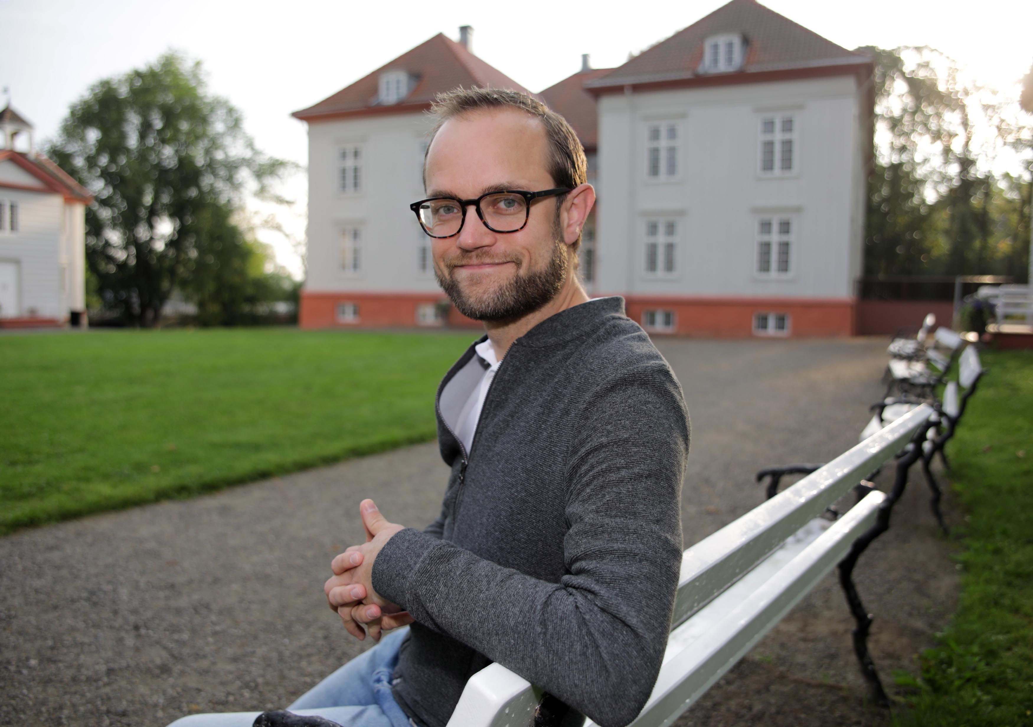 Kan vi sammen greie å gjenskape et fellesskap hvor folkeskikk, medmenneskelighet og lovlydighet er bærende verdier, spør varaordfører Thomas Jacobsson Kan vi sammen greie å gjenskape et fellesskap hvor folkeskikk, medmenneskelighet og lovlydighet er bærende verdier, spør varaordfører Thomas Jacobsson