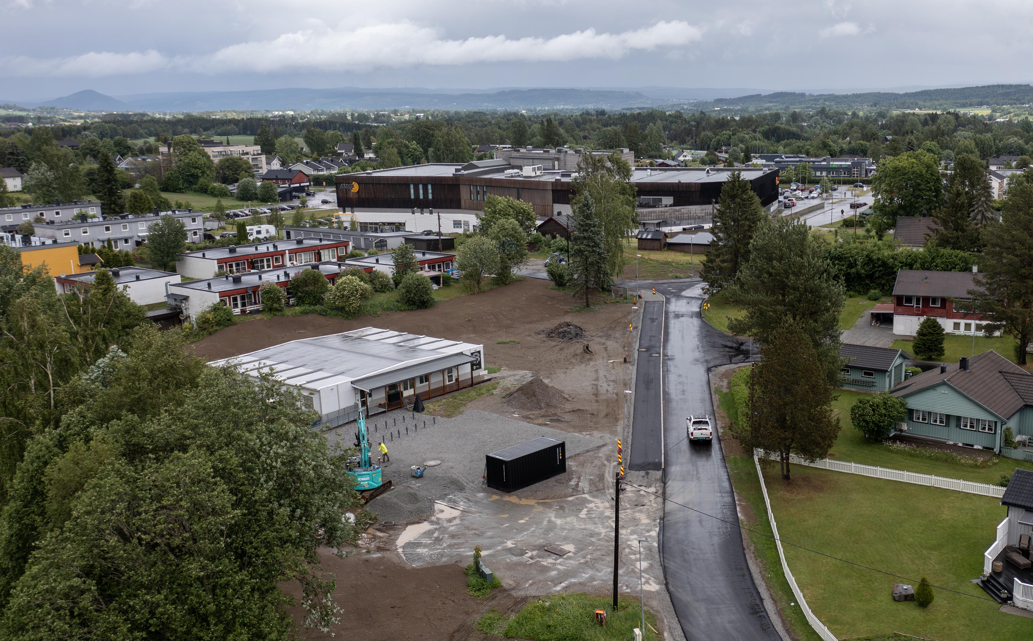 Nede til venstre ser vi lokalene til fritidsklubben. Bildet er tatt 5. juni 2024 Nede til venstre ser vi lokalene til fritidsklubben. Bildet er tatt 5. juni 2024