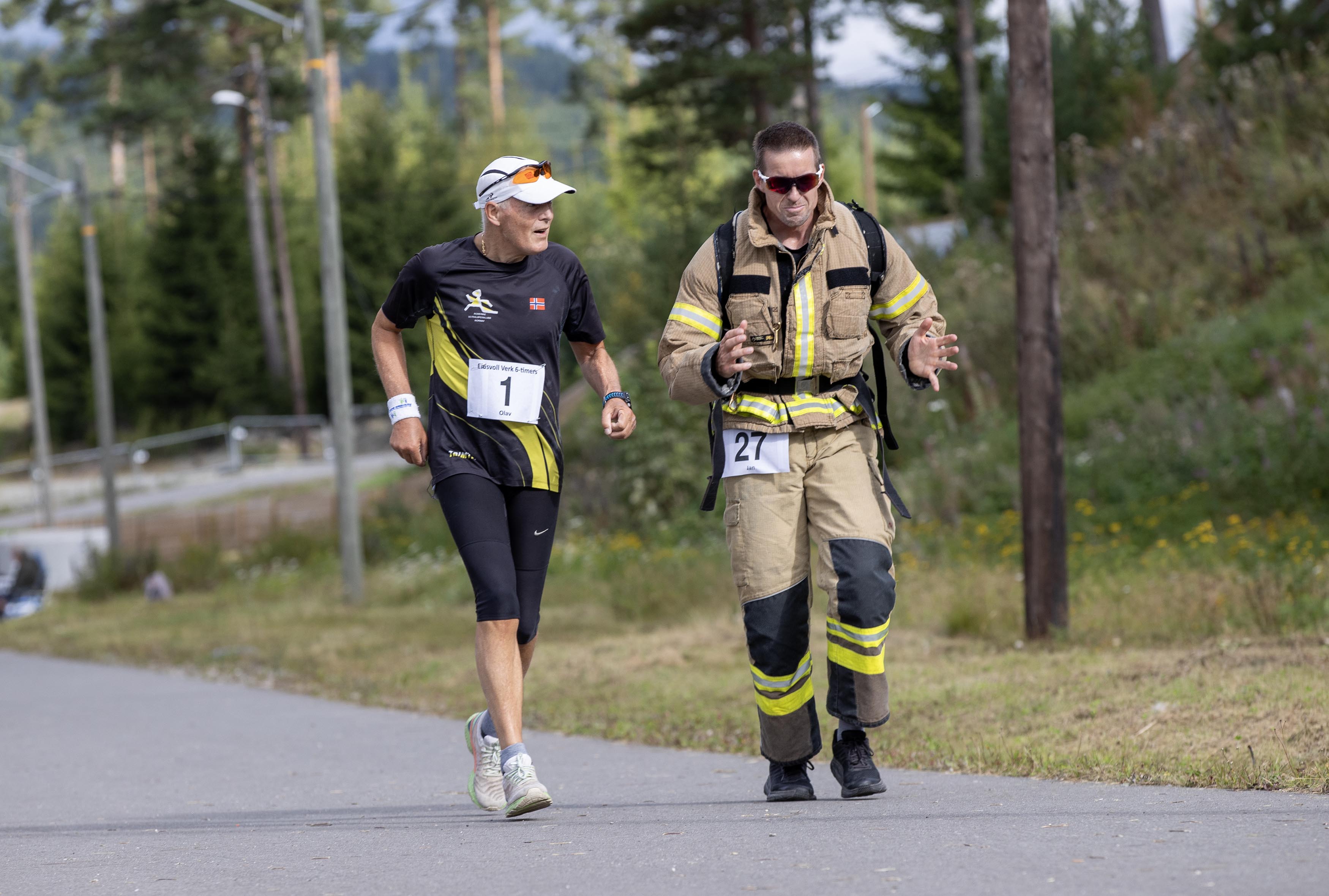 Man trenger ikke gjøre som Jan Alfred Borgenvik gjorde i 2022-utgaven av Eidsvoll Verk 6-timers. For å gjøre det ekstra utfordrende stilte han nemlig opp i dette antrekket!