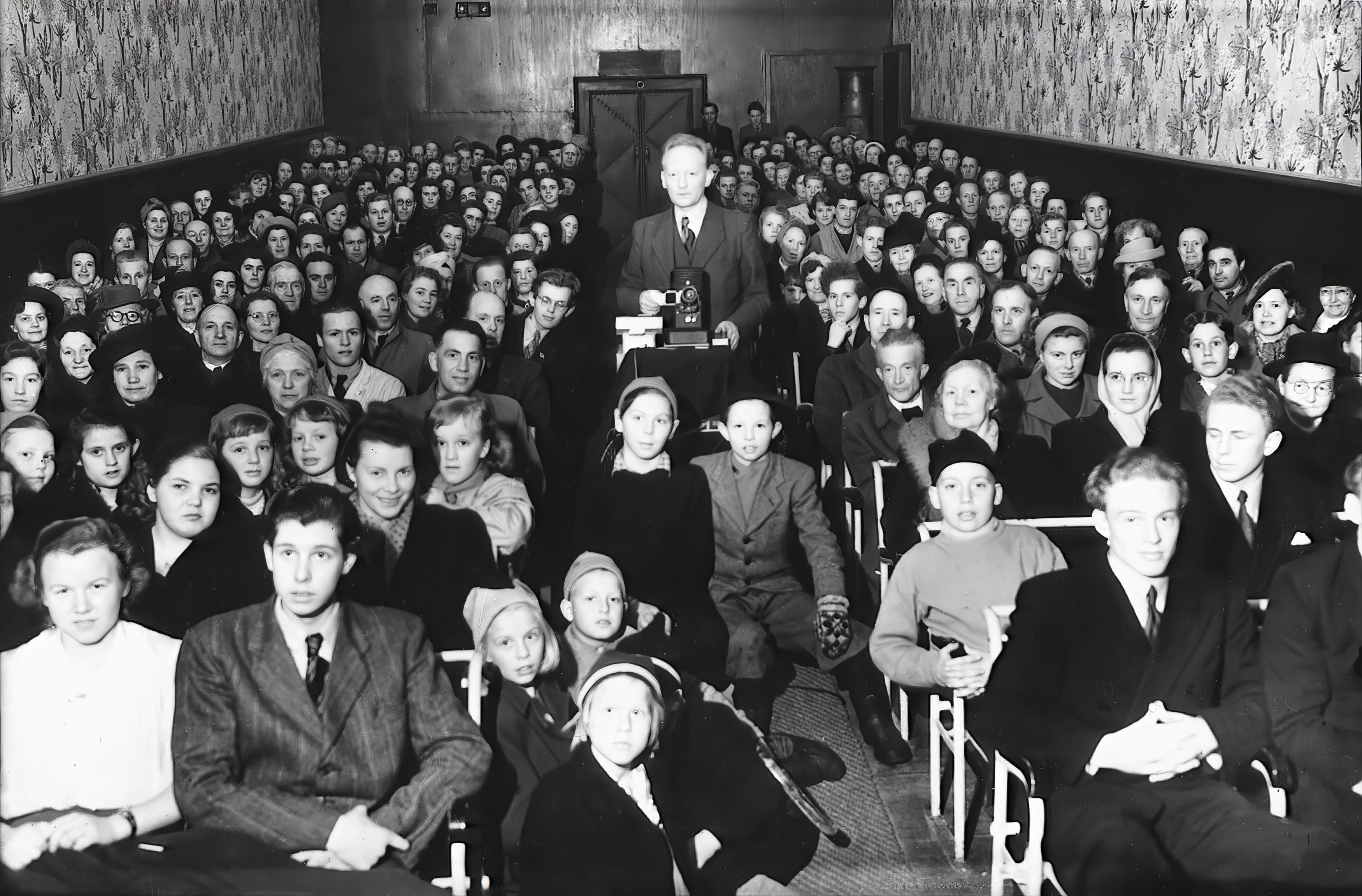 Fra en Bry-kveld i gamle Panorama. Vi ser Lars Bry midt i bildet