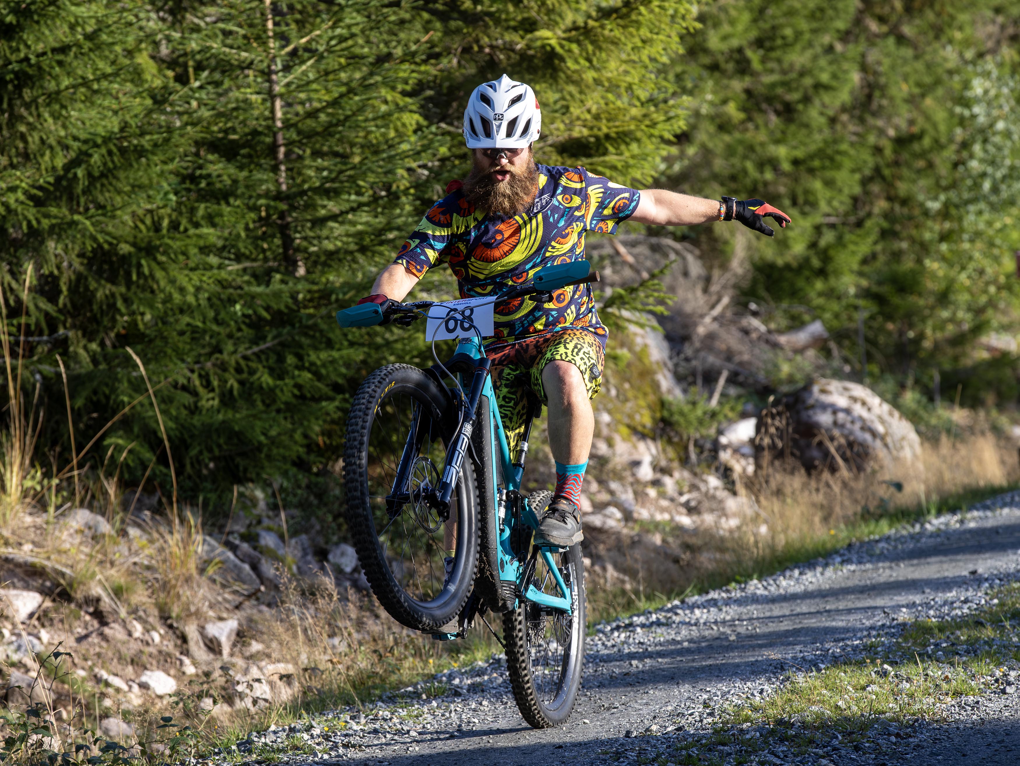 Sykkelreparatør Michael Overbeck Cook er en showman på sykkel