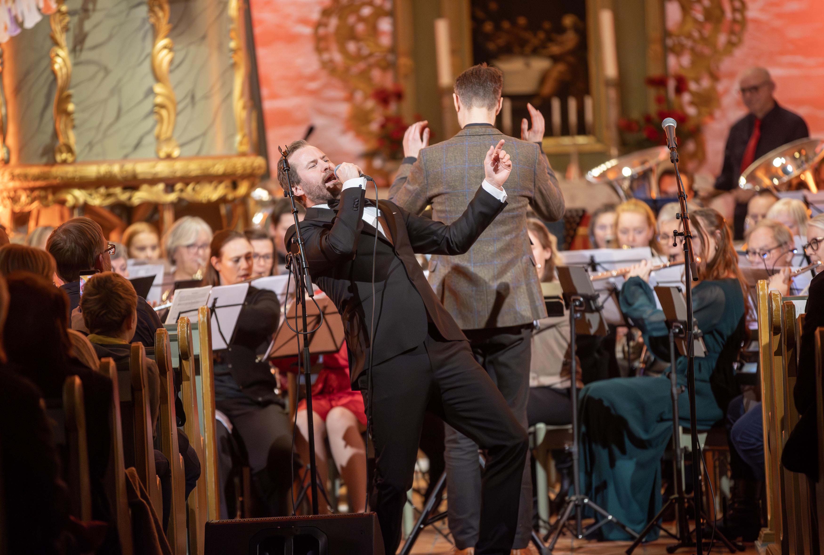 Knut Marius Djupvik og Eidsvoll janitsjarkorps imponerte i Eidsvoll kirke 3. juledag Knut Marius Djupvik og Eidsvoll janitsjarkorps imponerte i Eidsvoll kirke 3. juledag