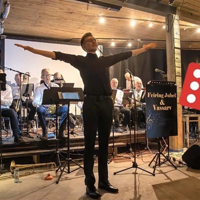 Storband-swing fungerer like godt på betonggulv som på parkett! Storband-swing fungerer like godt på betonggulv som på parkett!