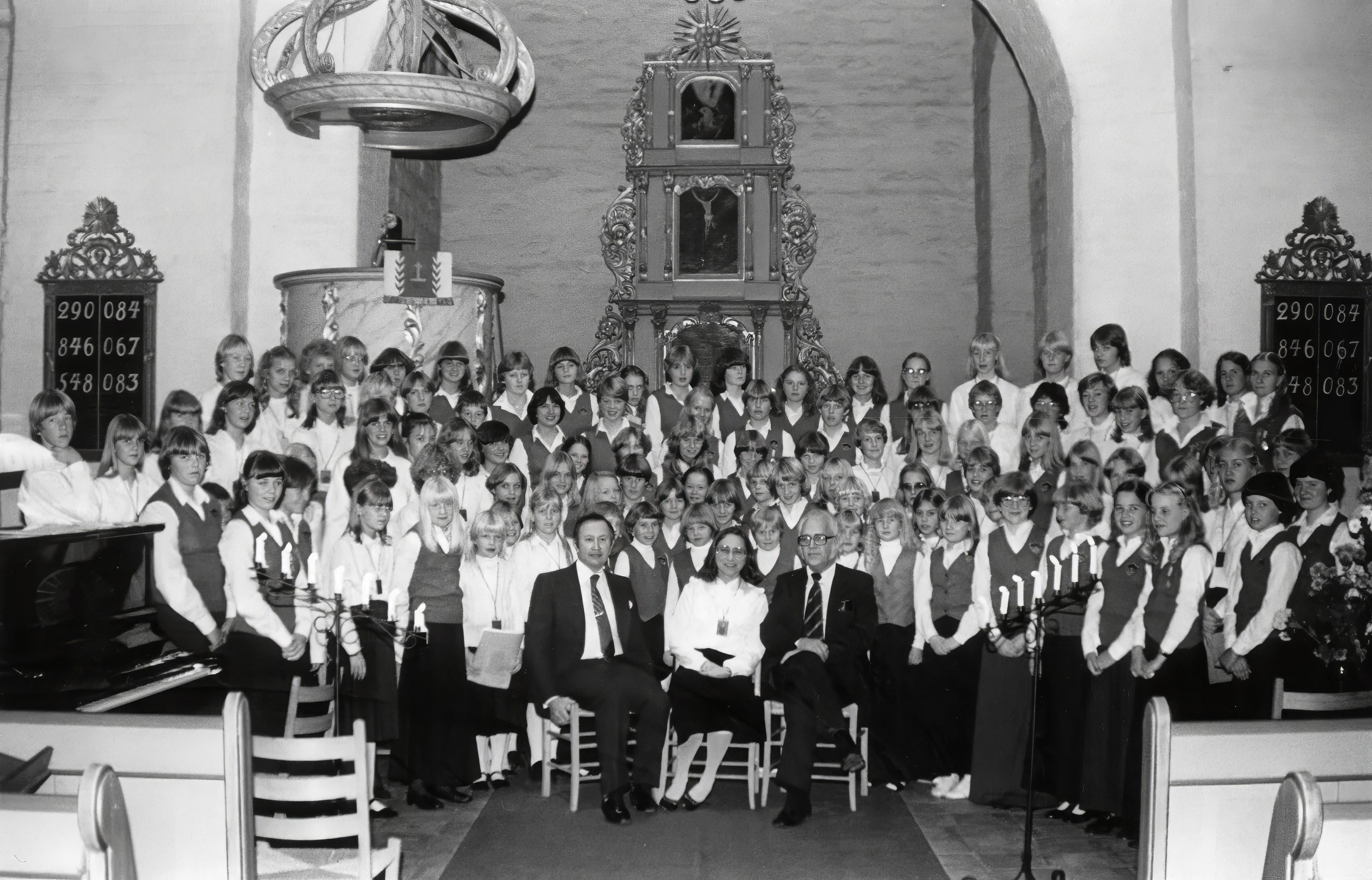 Vilberg skoles jentekor med Svein Underdal Vilberg skoles jentekor med Svein Underdal