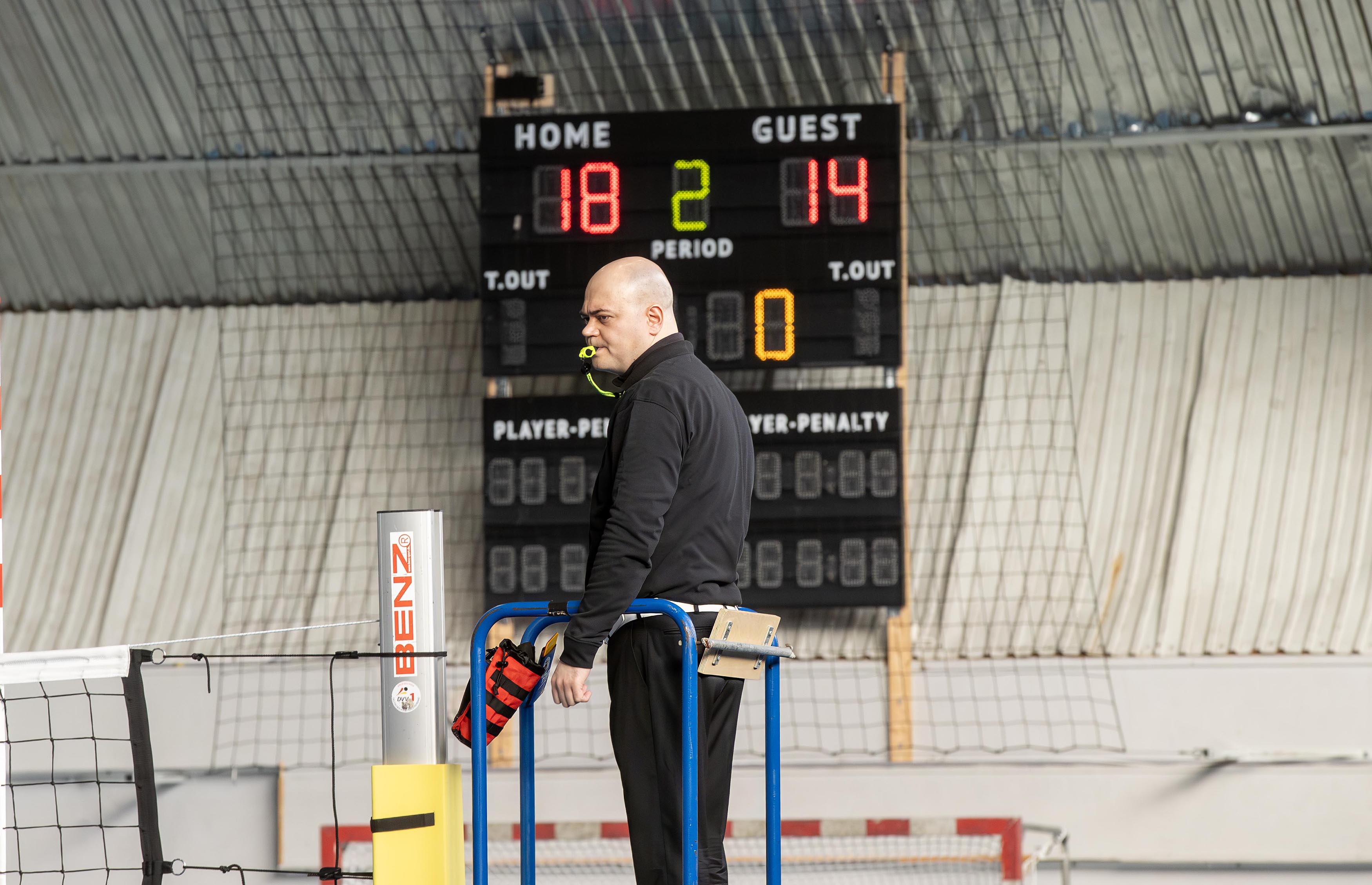 Som seg hør og bør er stillingen ganske ofte 18-14 i en volleyballkamp i Grunnlovsbygda - noe som selvsagt var tilfelle under kampen mot NMBUI lørdag
