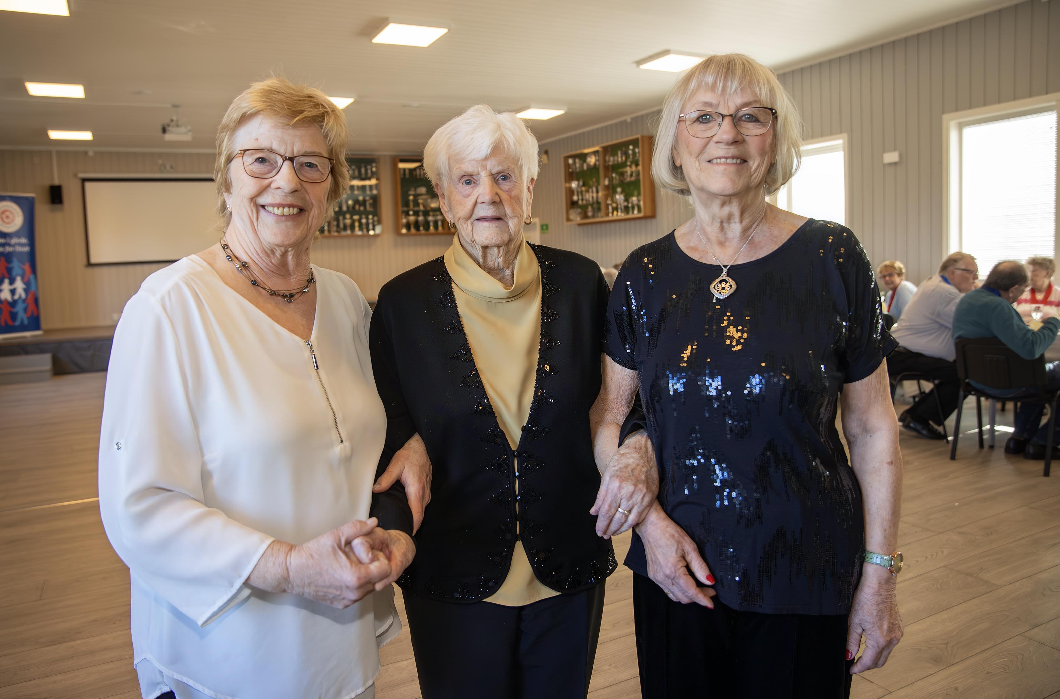 Ragnhild Aas Berger, Ingrid Oskarssen (97) og Annelise Røyrvik