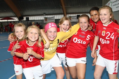 Inviterer til håndballfest i Råholthallen: 17 kamper på én dag Inviterer til håndballfest i Råholthallen: 17 kamper på én dag