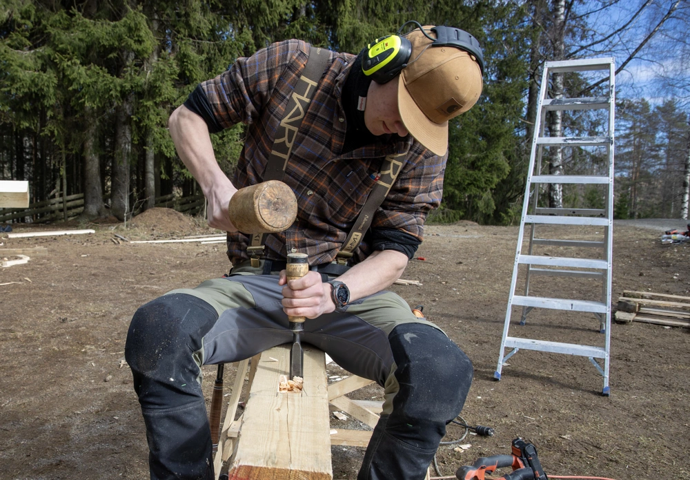 Her bygges det uten en eneste spiker Her bygges det uten en eneste spiker