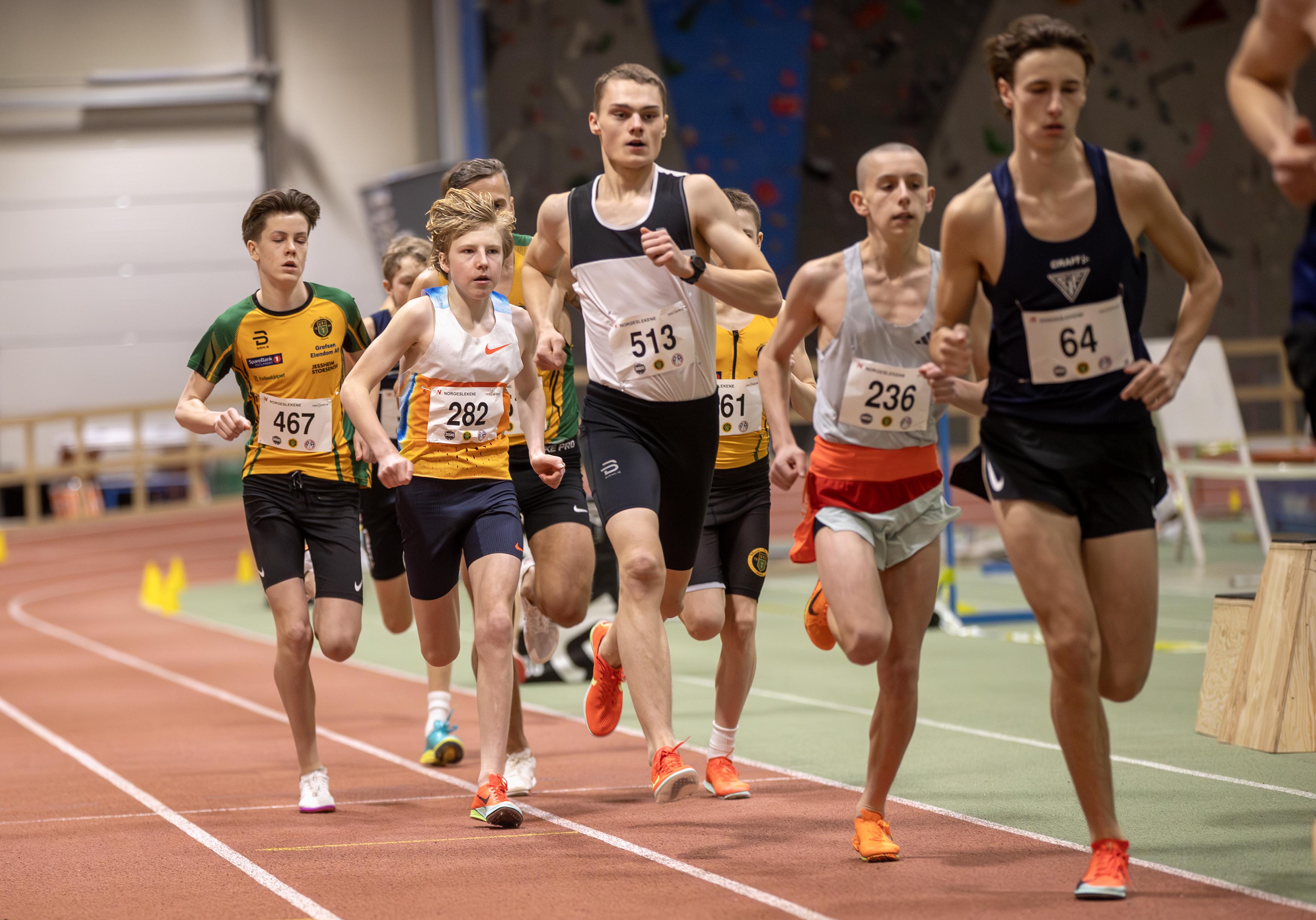 Isak Lorentzen Sandbu (513) åpnet konservativt, men kom sterkt på slutten på sin 1500 meter i Nes Arena i januar