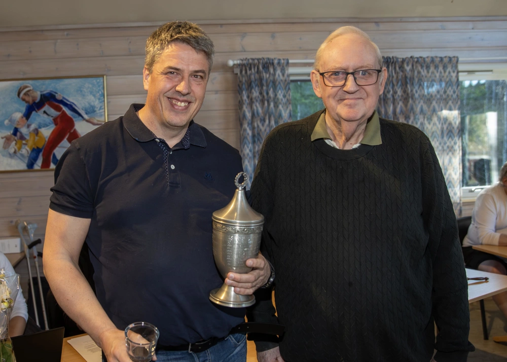 Bjørn Saksberg tildelt innsatspokalen: - Ingen kommentar Bjørn Saksberg tildelt innsatspokalen: - Ingen kommentar