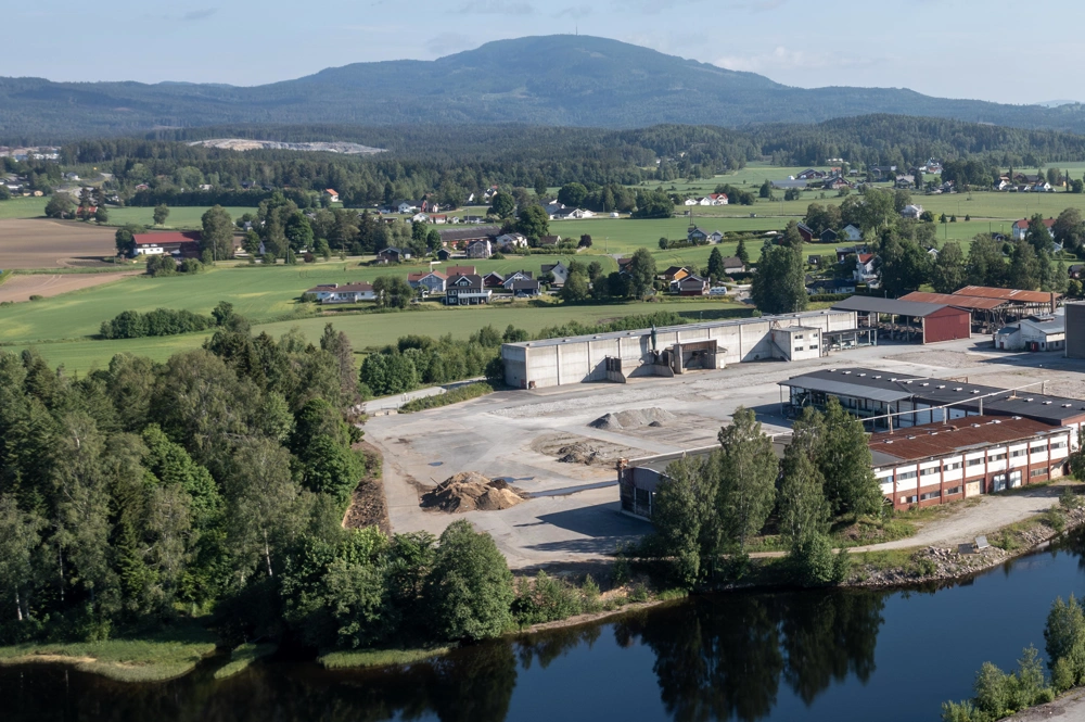 Skatten i myra på Eidsvoll Verk: Gårdsgutten Lars trodde det var messing Skatten i myra på Eidsvoll Verk: Gårdsgutten Lars trodde det var messing