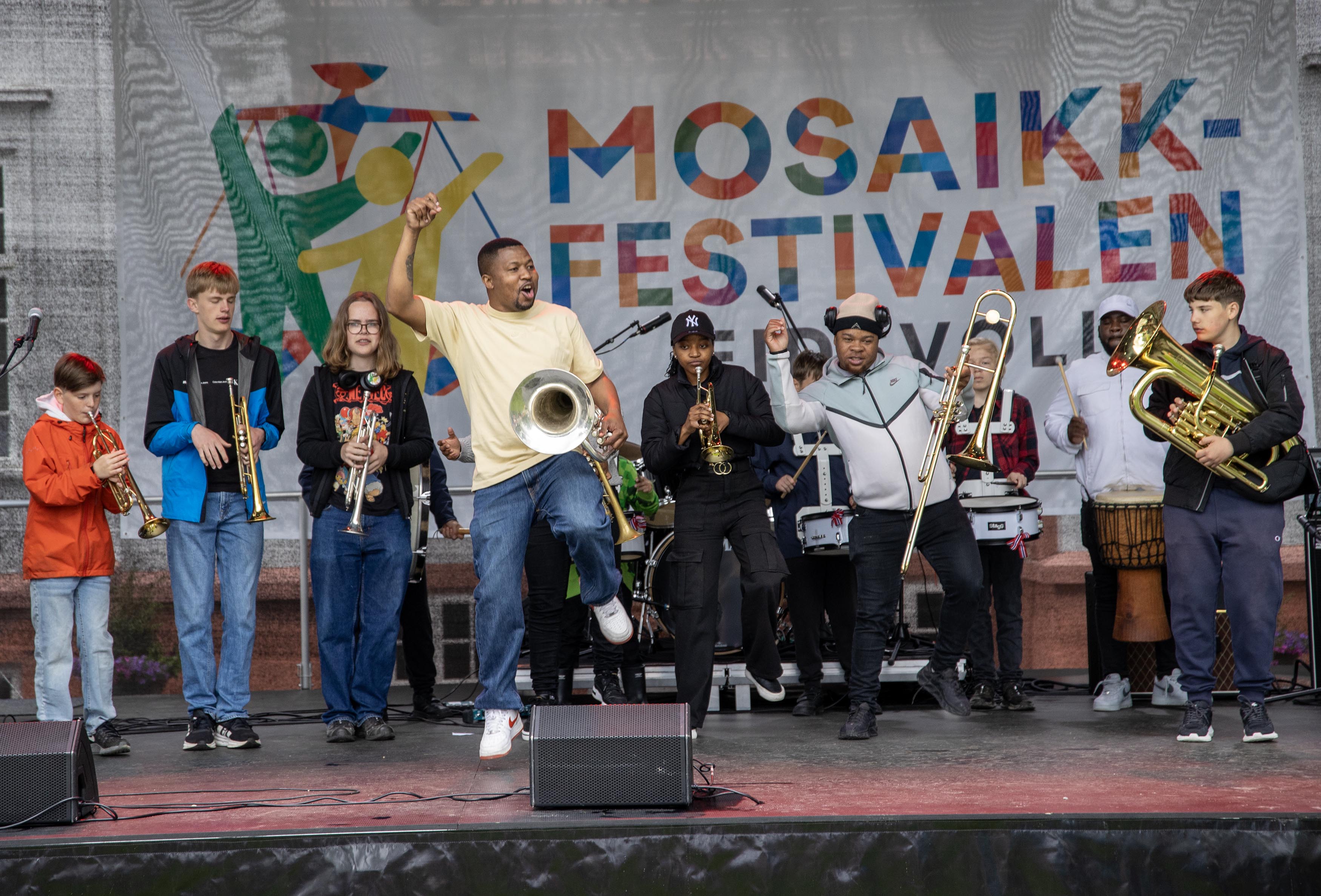 Move 'n' Groove holdt et forrykende åpningshow på scenen