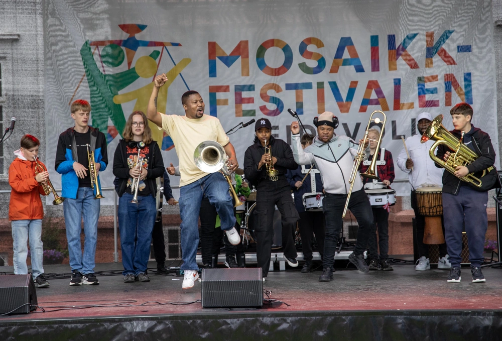 Suksess for flerkulturell festdag: - Jo flere vi er, jo bedre blir mosaikken Suksess for flerkulturell festdag: - Jo flere vi er, jo bedre blir mosaikken