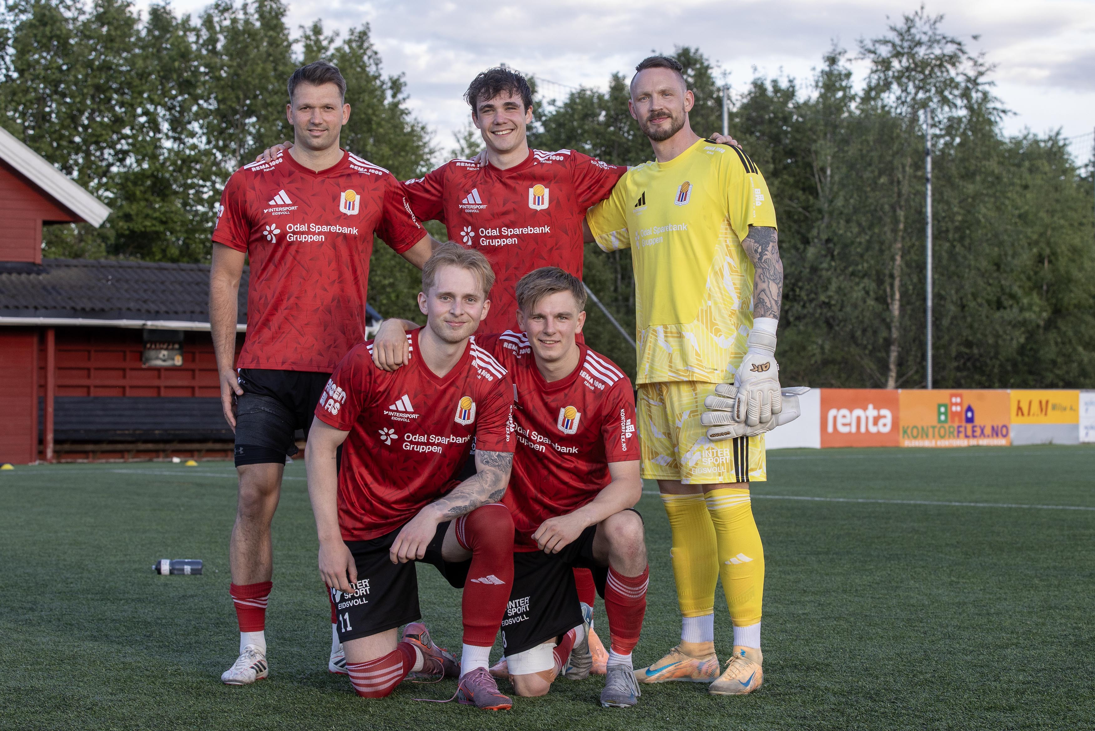 Bak Fredrik Kristiansen (1), Aksel August Strand (1) og keeper Glenn Wilsgård. Foran fra venstre Sander Forø (2) og Marius Dalbo