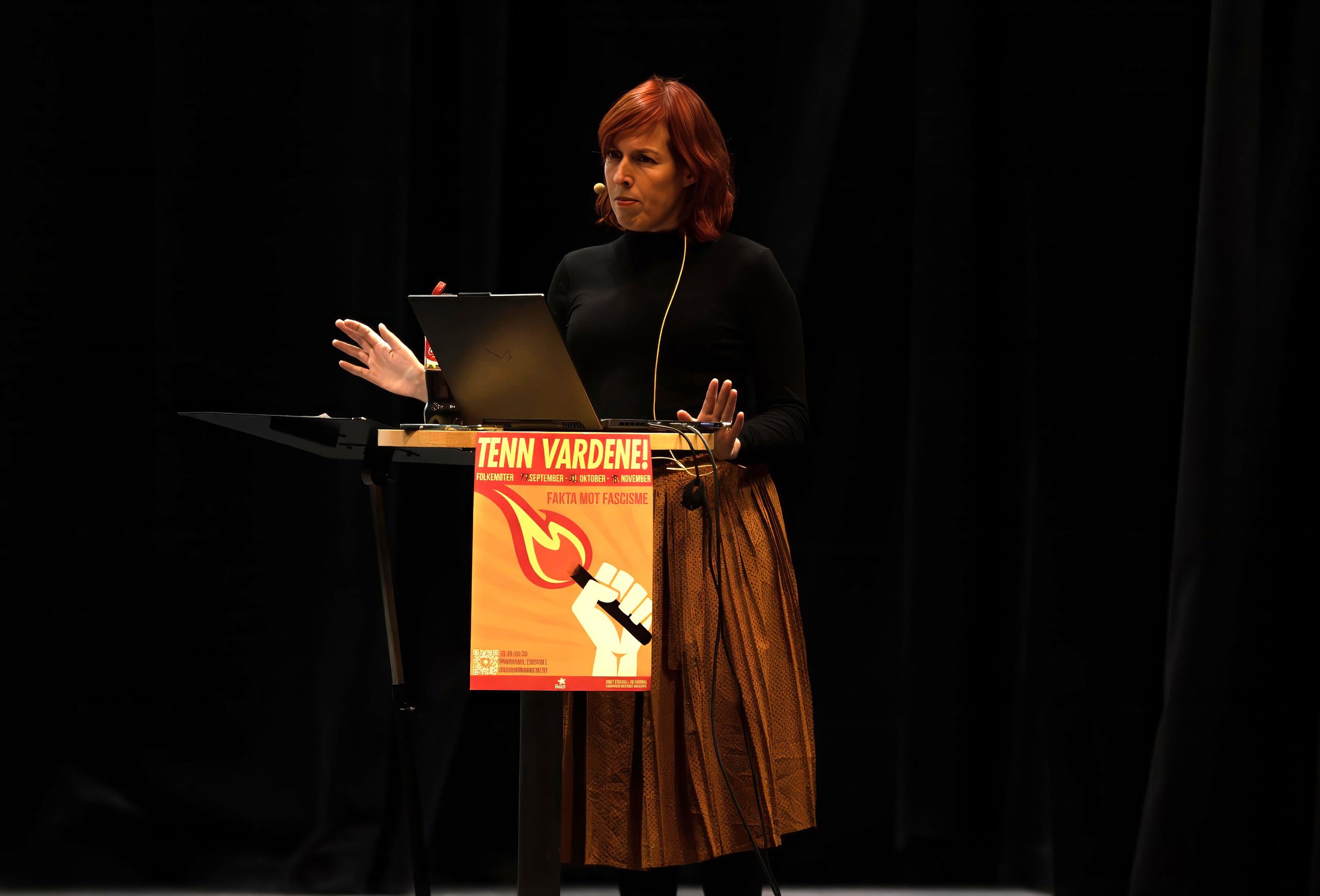 Fakta mot fascisme: Carline Tromp på scenen i Panorama