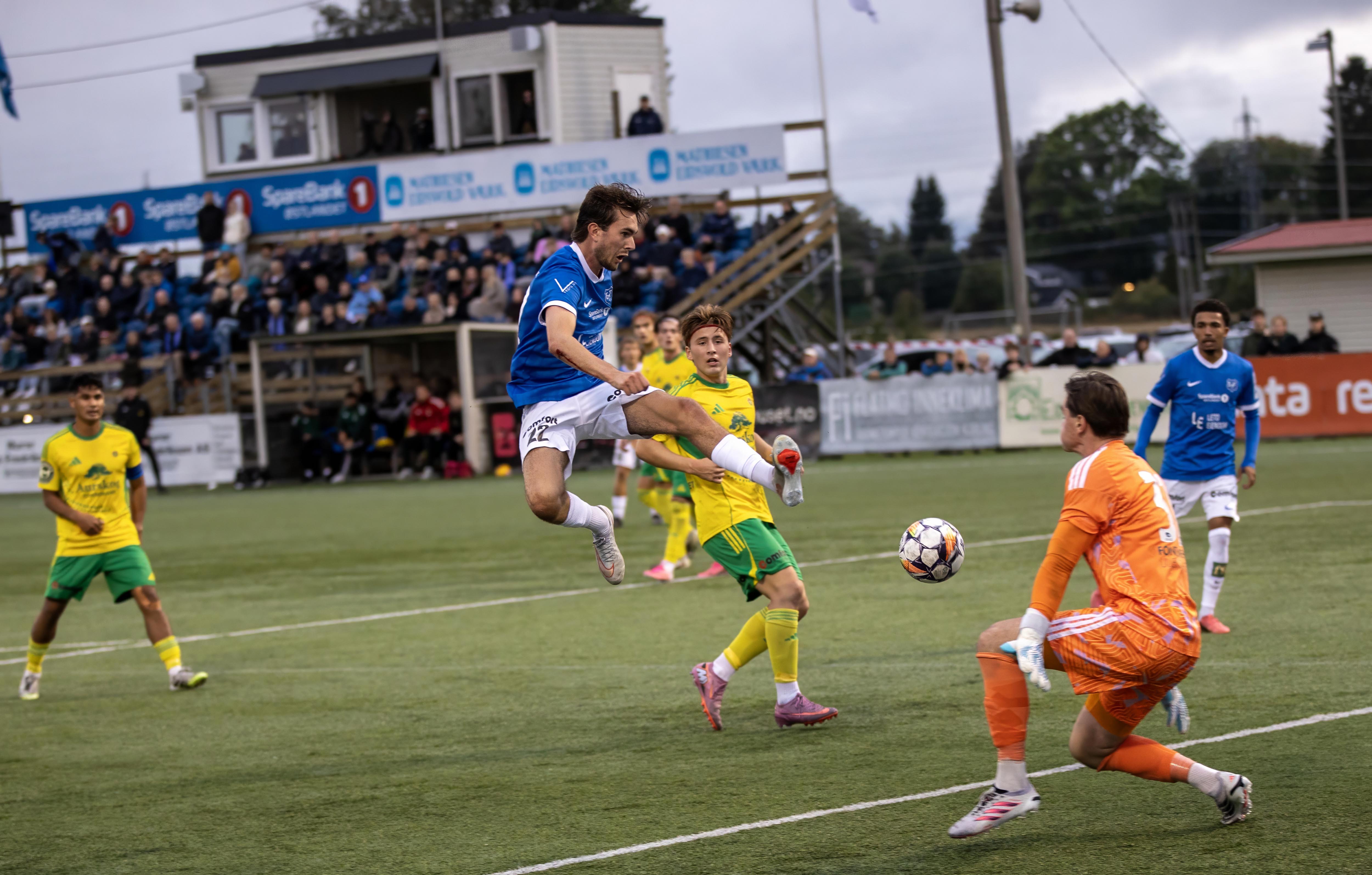 Her scorer Jacob Jacobsen Bolsø sitt første mål på Myhrer, og sitt fjerde på tre kamper