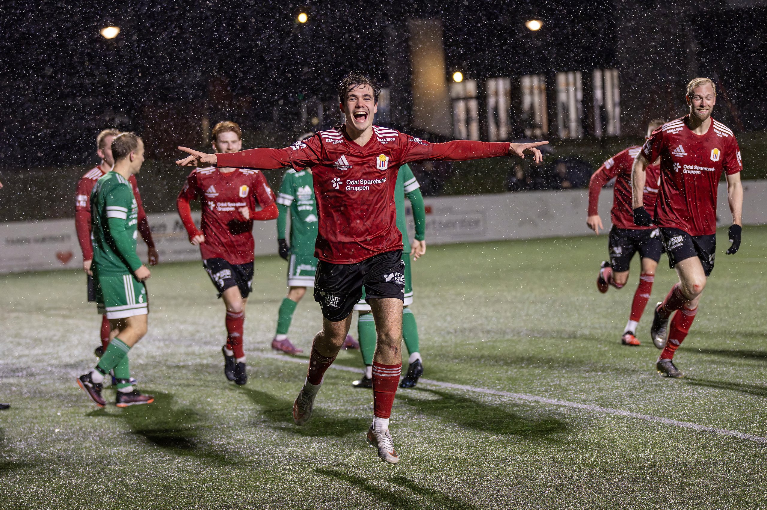Seks minutter ut i andre omgang økte Aksel August Strand EIFs ledelse til 3-0