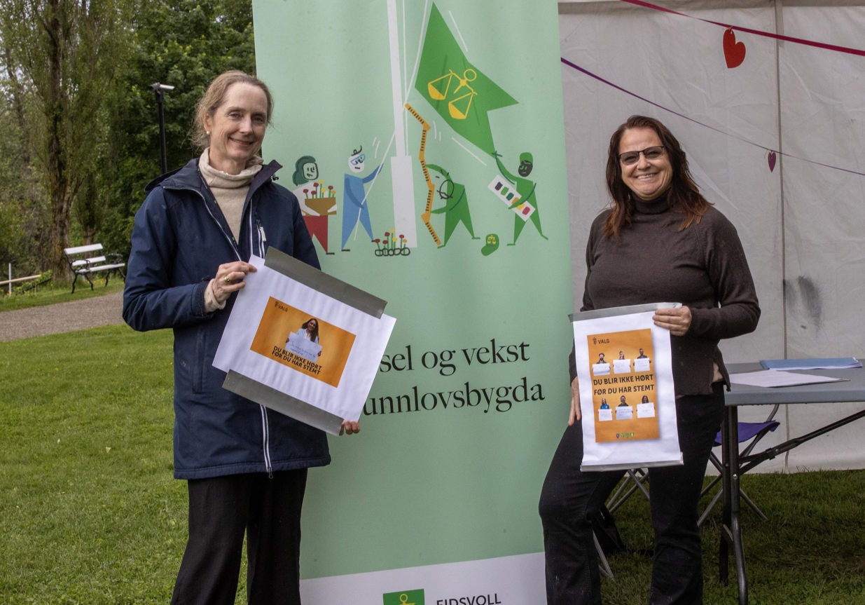 Lisbeth Meidell og Line Merete Eide fra Eidsvoll kommune var på plass for å infomere om viktigheten av å stemme ved valg