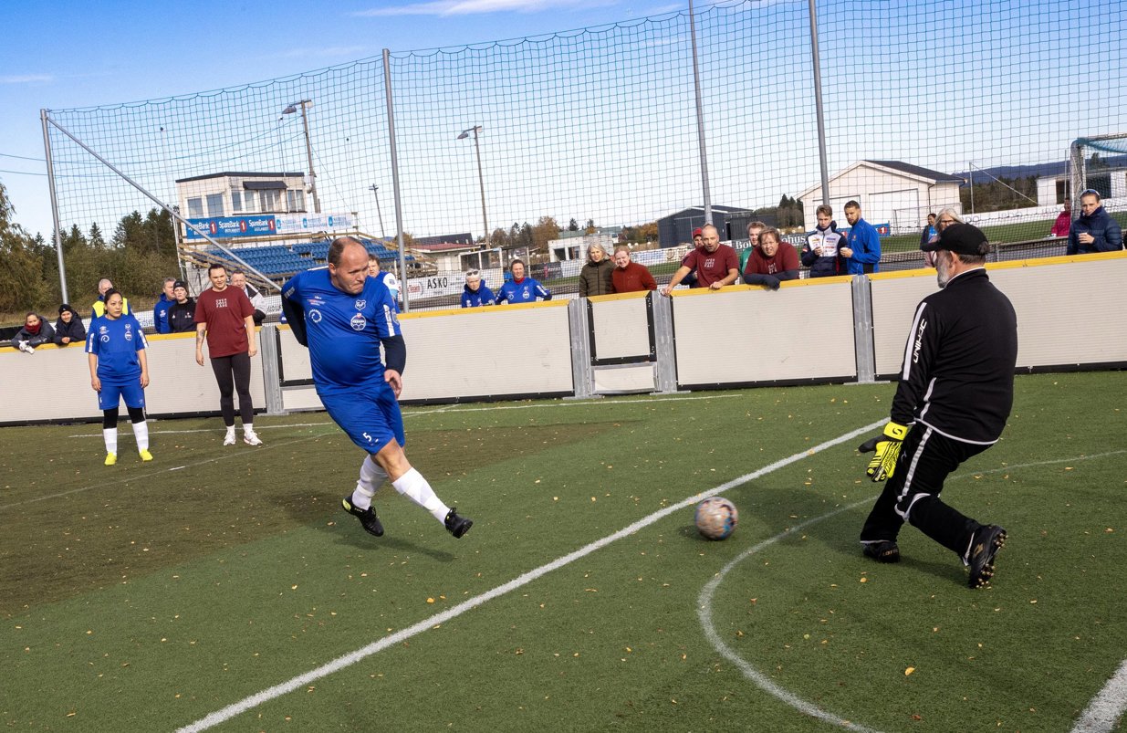 Mental United-keeper Rune Sandholm sto en god kamp mot Øvre Romerike. Her redder han en straffespark