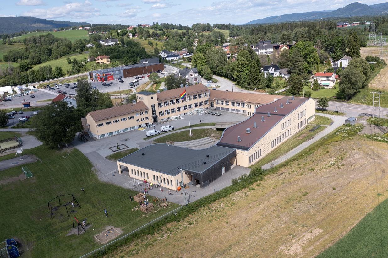 Mange kjenner på frykt for at Ås skole skal bli lagt ned. Karl Daniel Ekker er en av dem