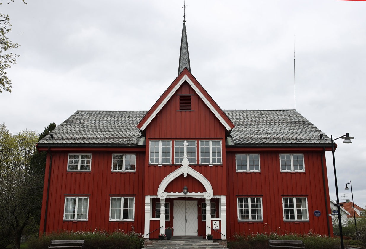 I denne staselige tømmerbygningen, i sin tid kalt Jesseim Festivitets og Komunelokale, blir det konsert på lørdag